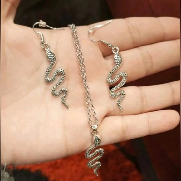 🆕Snake Necklace & Earrings !!! Brand New!!! - Picture 8 of 8